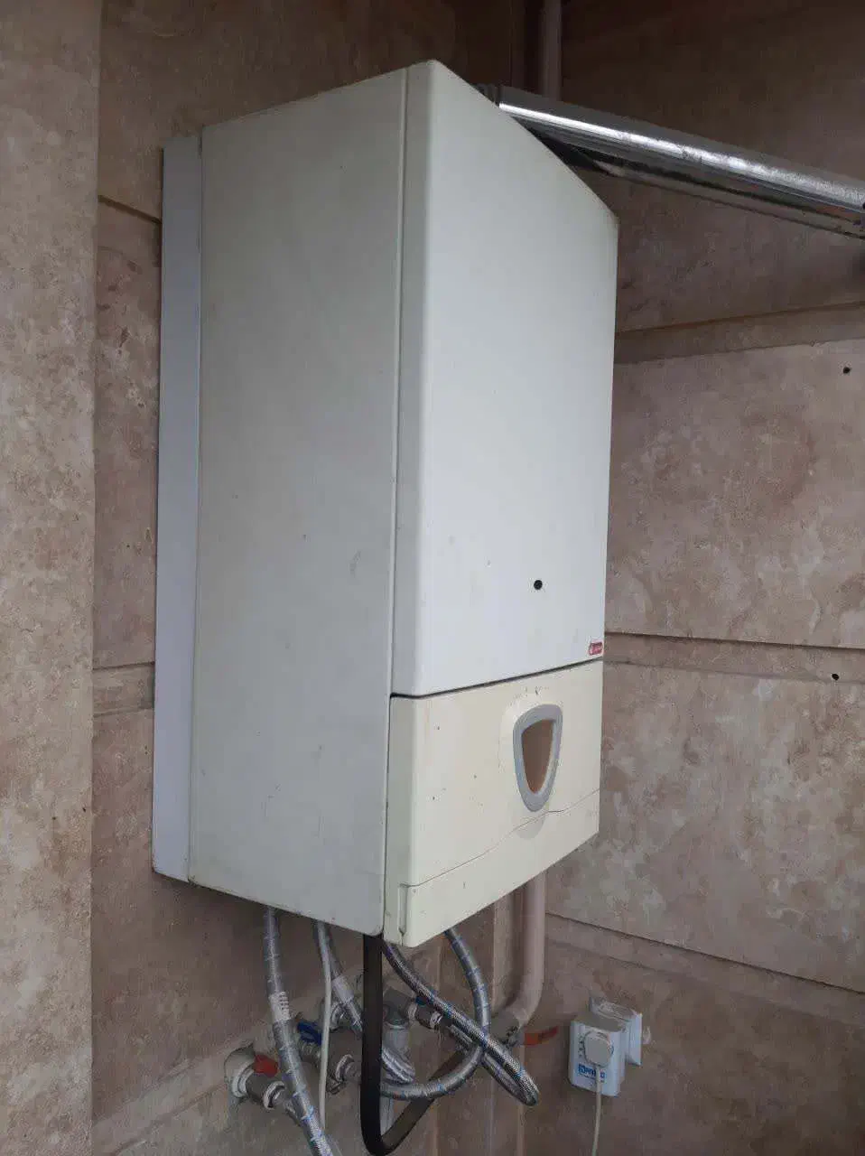 پکیج ایساتیس|آبگرمکن، پکیج، شوفاژ|رشت, سلیمانداراب|دیوار