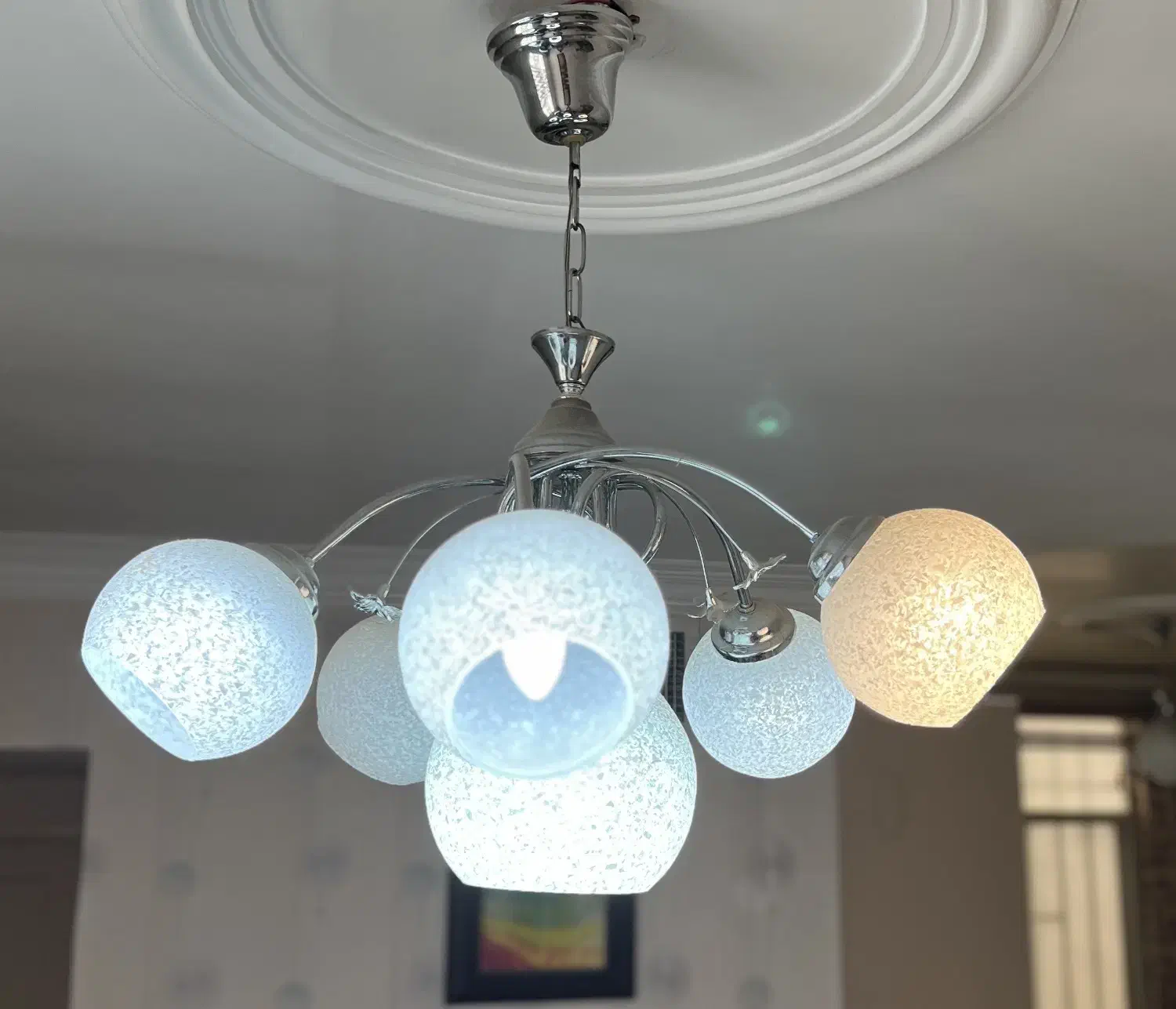 تعدادی لوستر حباب دار|لوستر و چراغ آویز|تهران, آسمان|دیوار