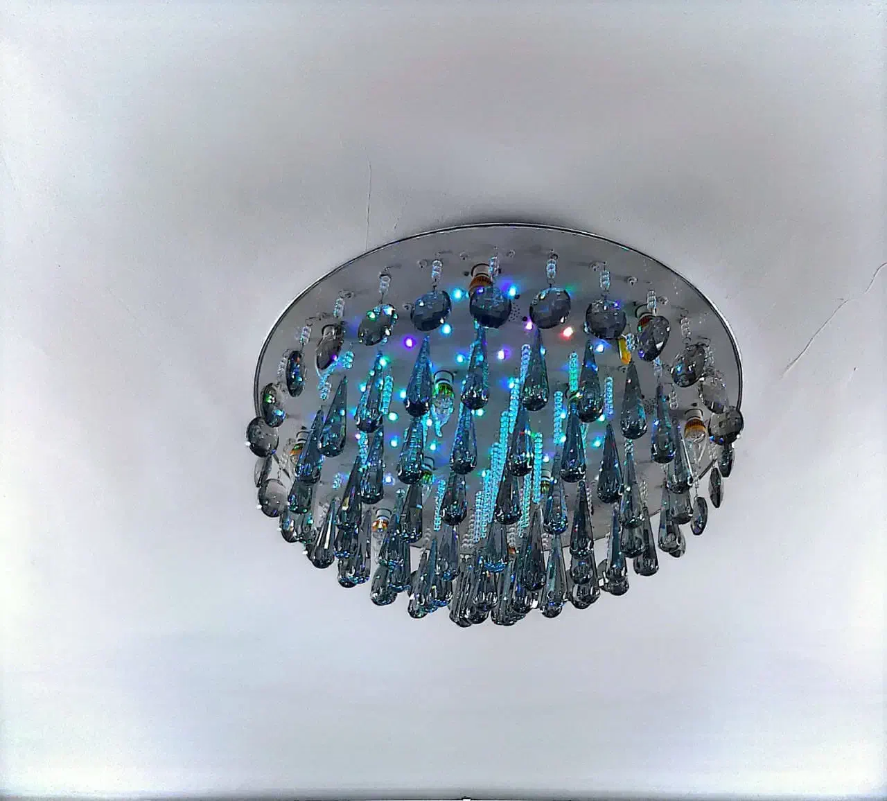 یک لوستر سقفی کریستال فلش دار هفت رنگ(خانگی)|لوستر و چراغ آویز|ری, شهید غیوری (ابن باویه)|دیوار