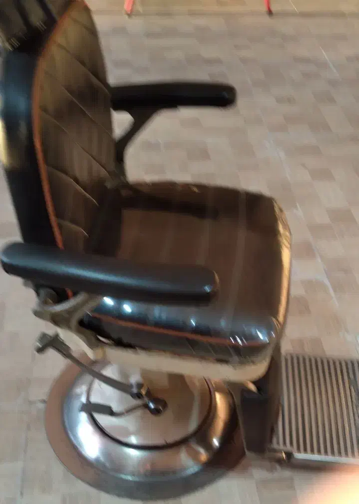 صندلی آرایش مردانه|آرایشگاه و سالن‌های زیبایی|خوی, |دیوار