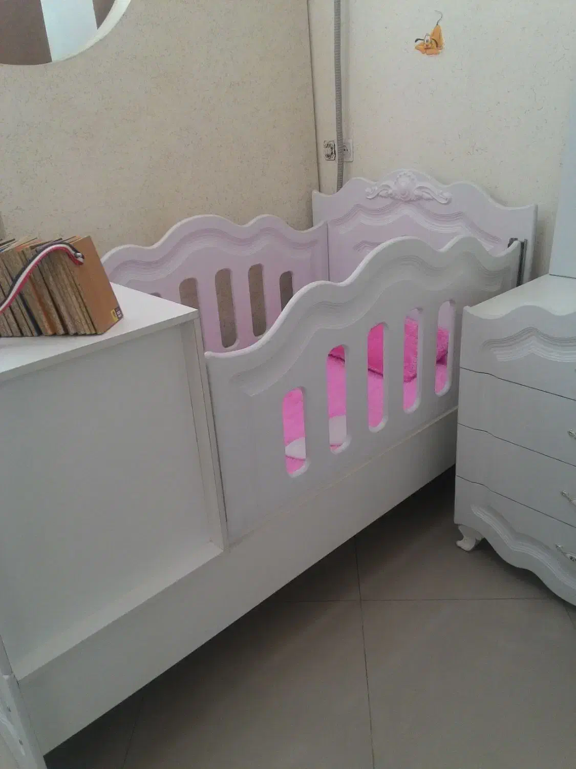 کمد و ویترین دراور تخت دومنظوره وتشک بسیار تمیز|تخت و سرویس خواب|برخوار, |دیوار