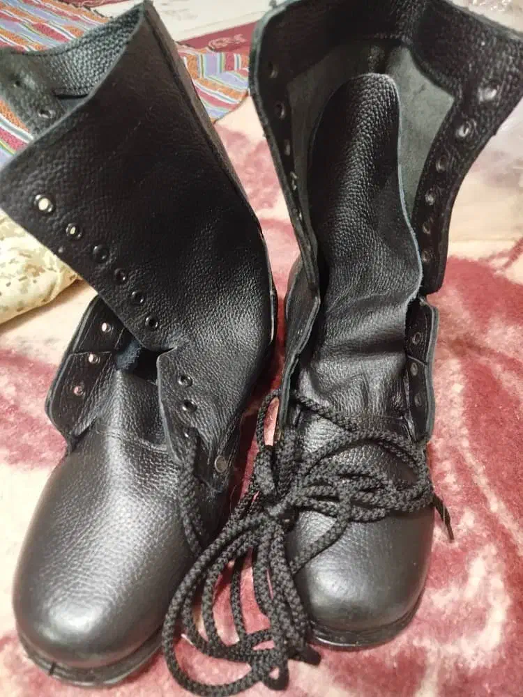 لباس و پوتین سربازی|لباس|شیراز, لاله|دیوار