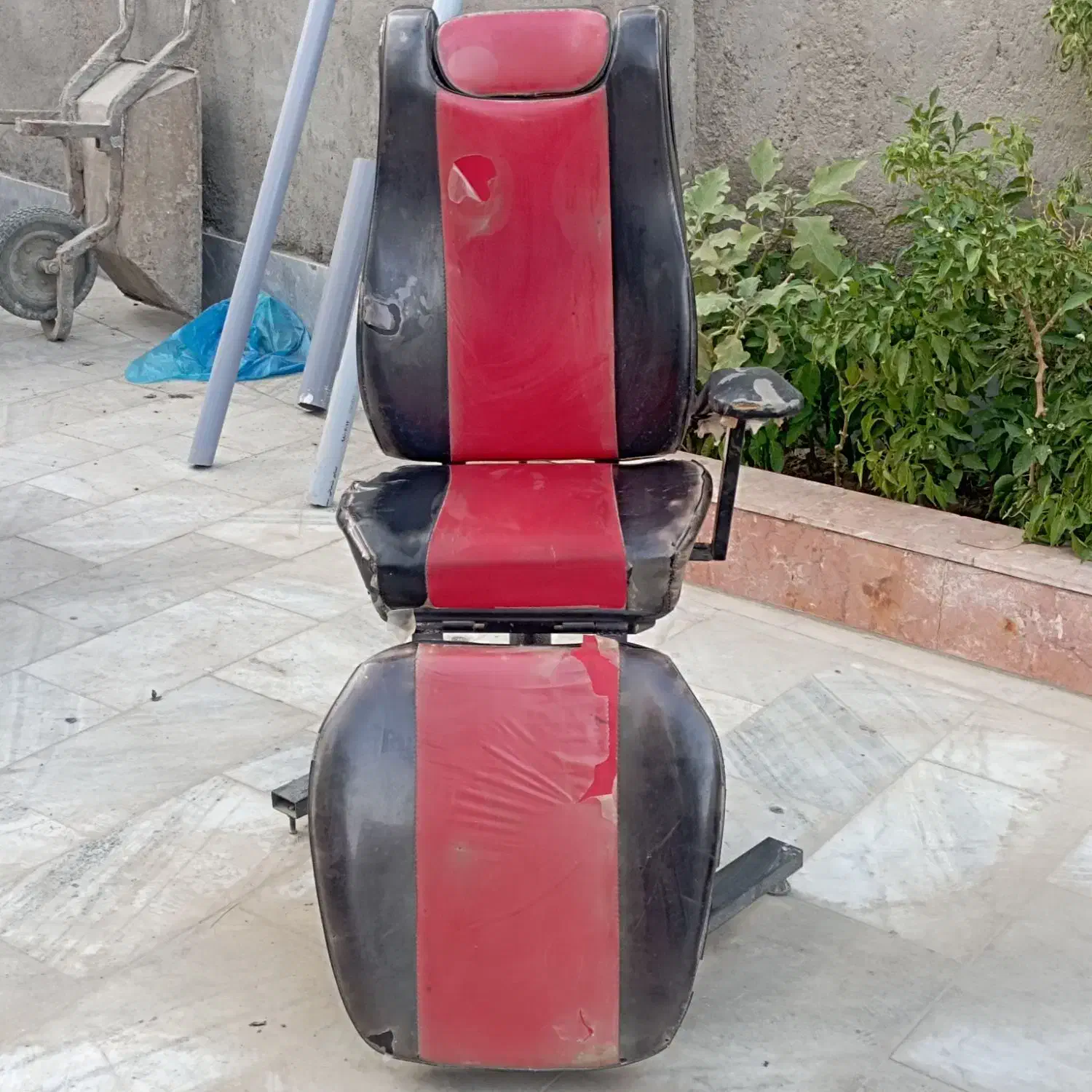 صندلی|آرایشگاه و سالن‌های زیبایی|زابل, |دیوار