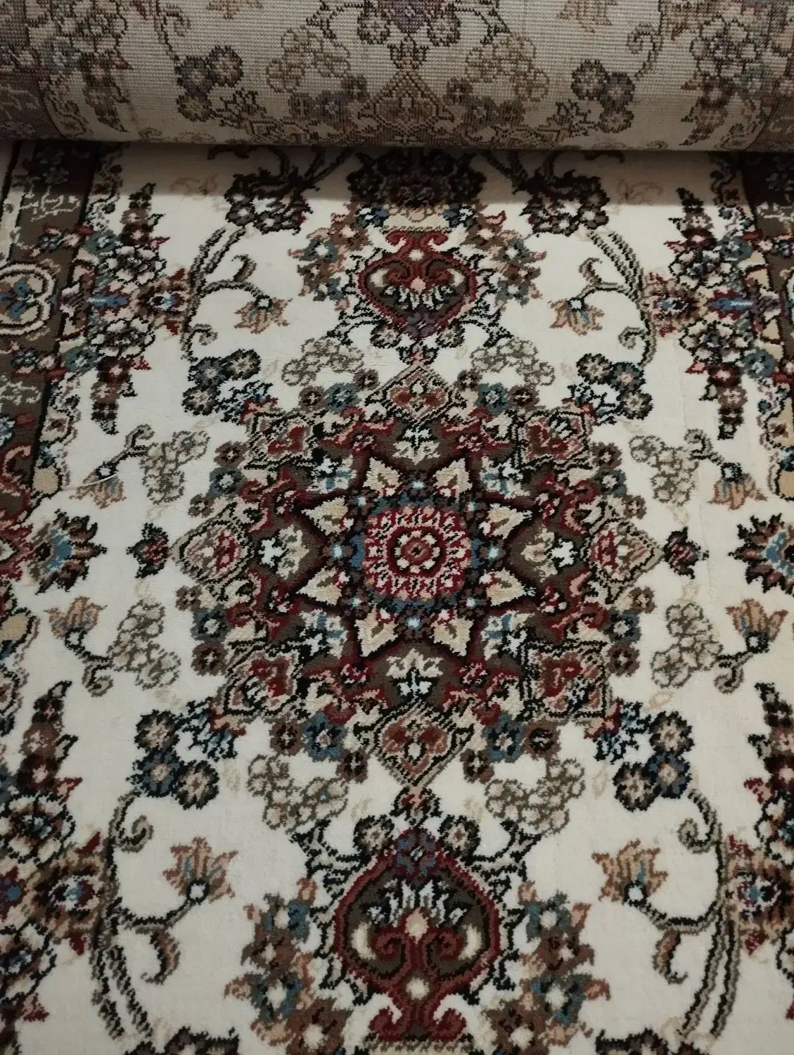 کناره فرش|فرش|مشهد, کارمندان دوم|دیوار