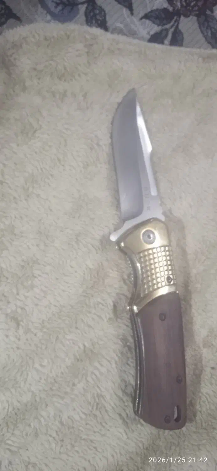 چاقو کلکسیونی|کلکسیون اشیاء عتیقه|ری, شهادت|دیوار