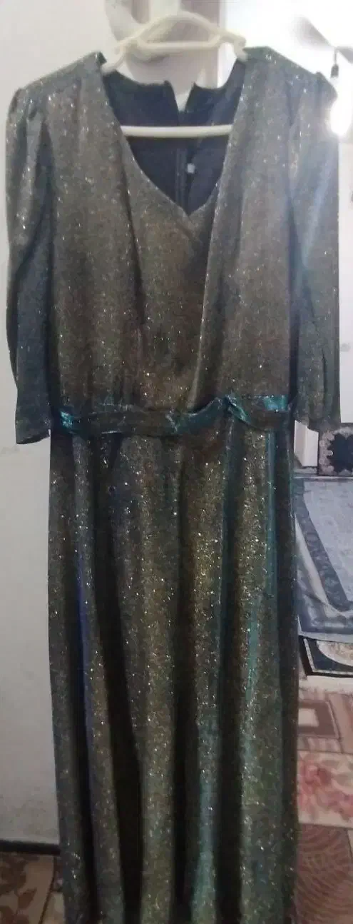 پیرهن|لباس|اشتهارد, |دیوار