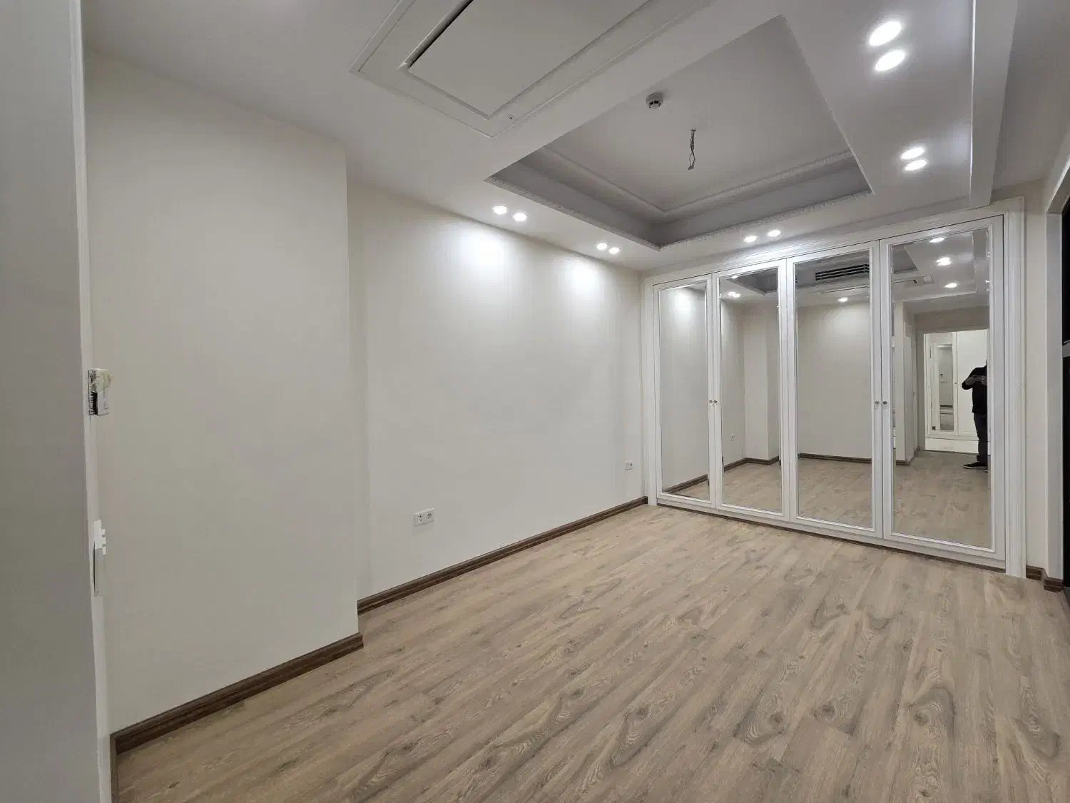 پاسداران/۲۱۲متر/۳خواب/فول مشاعات هتلینگ