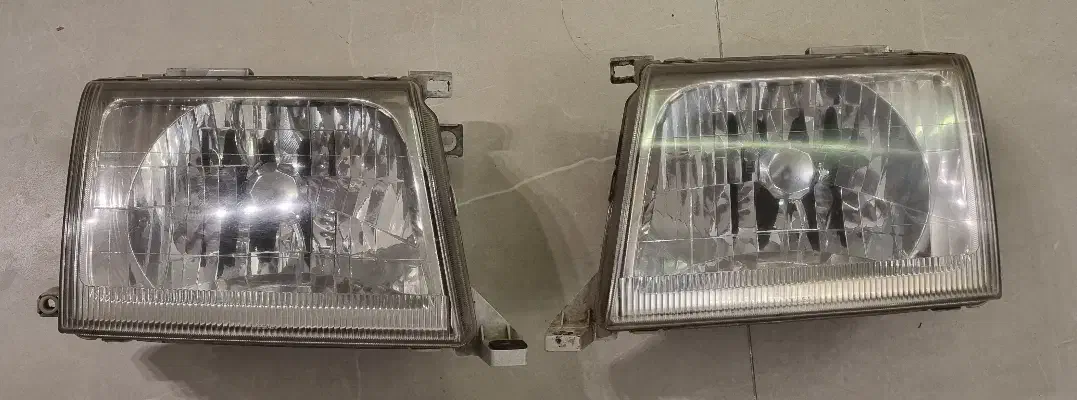 یک جفت چراغ جلو و  لوازم نیسان پیکاپ رونیز و یخچال|قطعات یدکی و لوازم جانبی|مشهد, هنرستان|دیوار