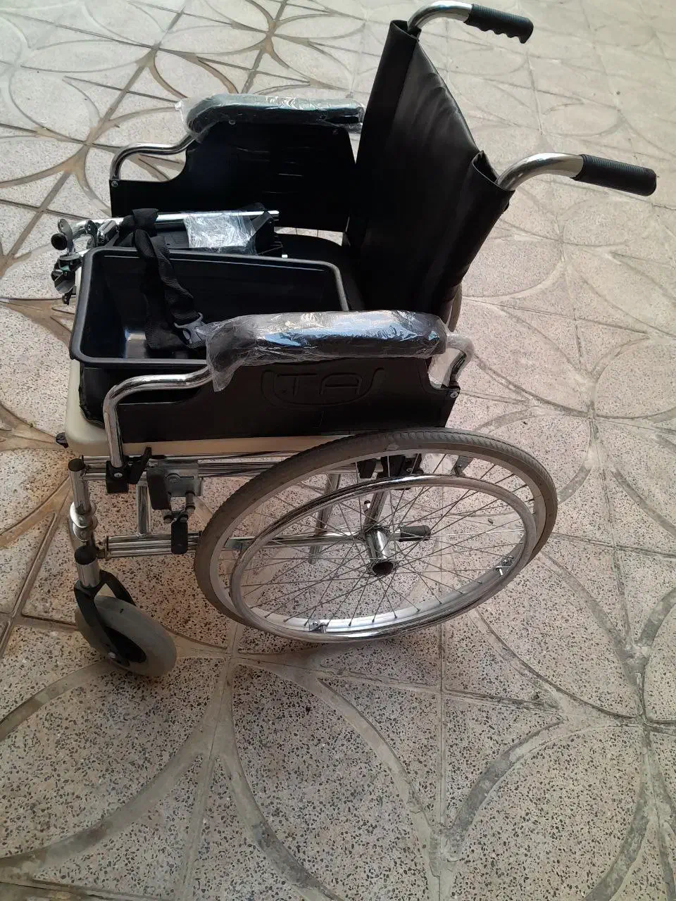 یک عدد ویلچر سه کار|آرایشی، بهداشتی، درمانی|کرمانشاه, |دیوار