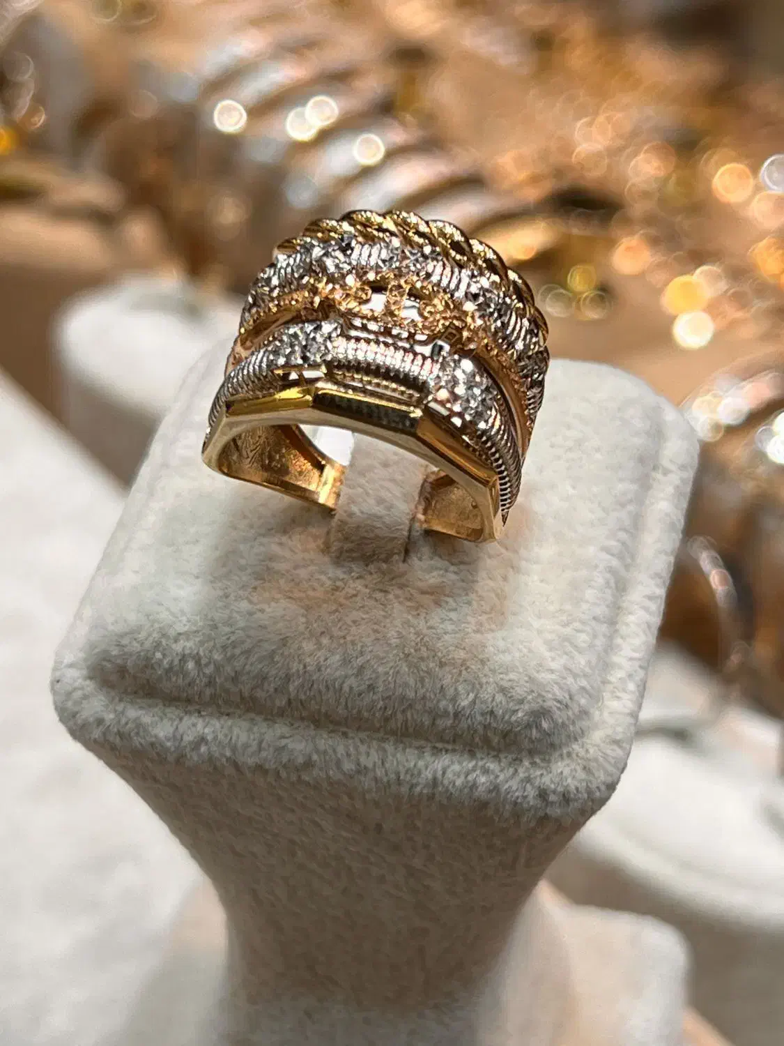 انگشتر یورمن ( پورتوفینو )|جواهرات|قم, نیروگاه|دیوار