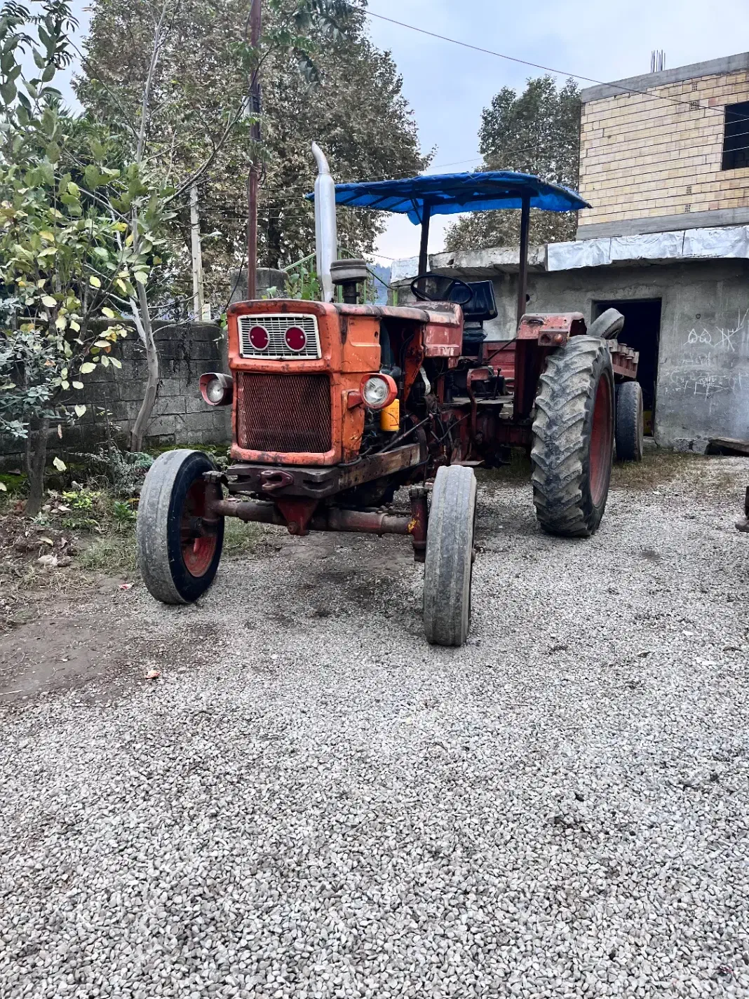 تراکتور رومانی|خودرو سنگین|رشت, پل تالشان|دیوار