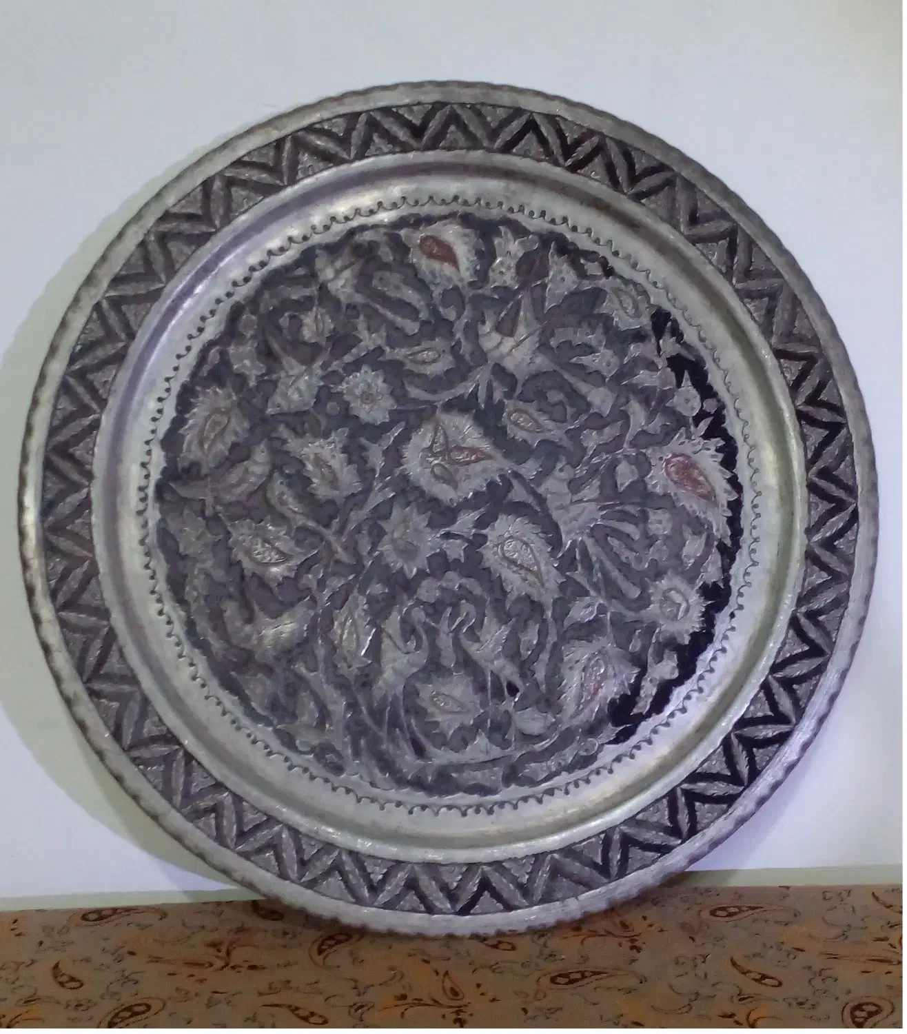 دیوارکوب قدیمی قلم زنی شده قدمت دار|صنایع دستی و سایر لوازم تزئینی|شیراز, باغ تخت|دیوار