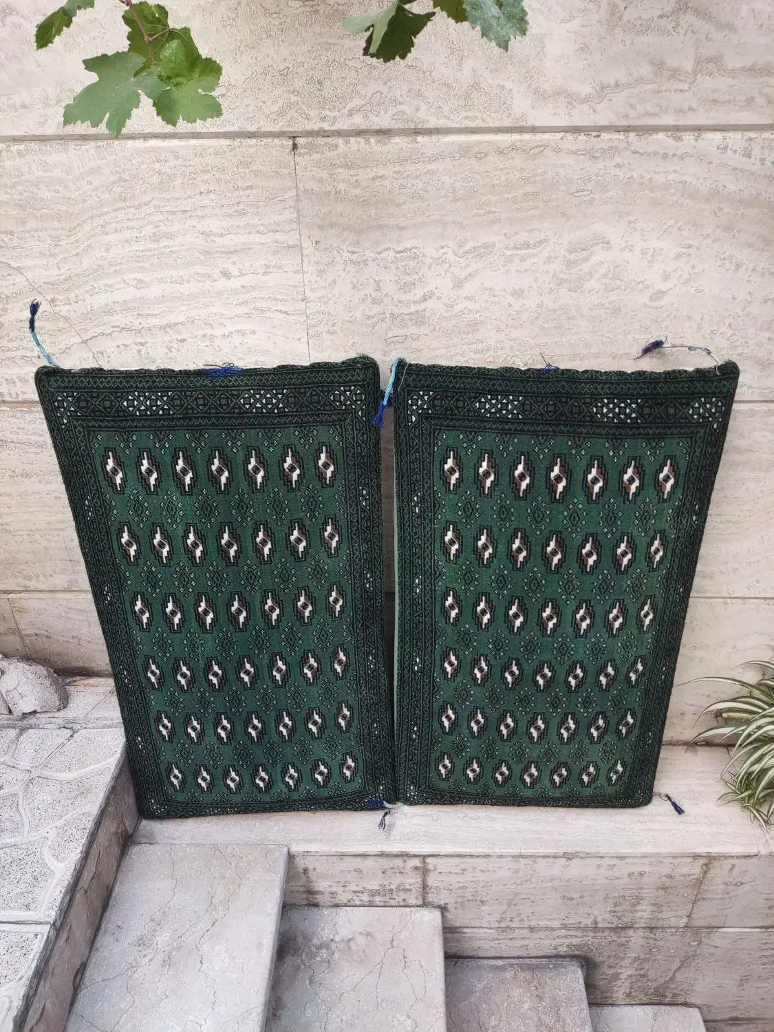 یک جفت پشتی سالم به همراه ۲ میز باهم 500|پشتی|کرج, شهرک بنفشه|دیوار