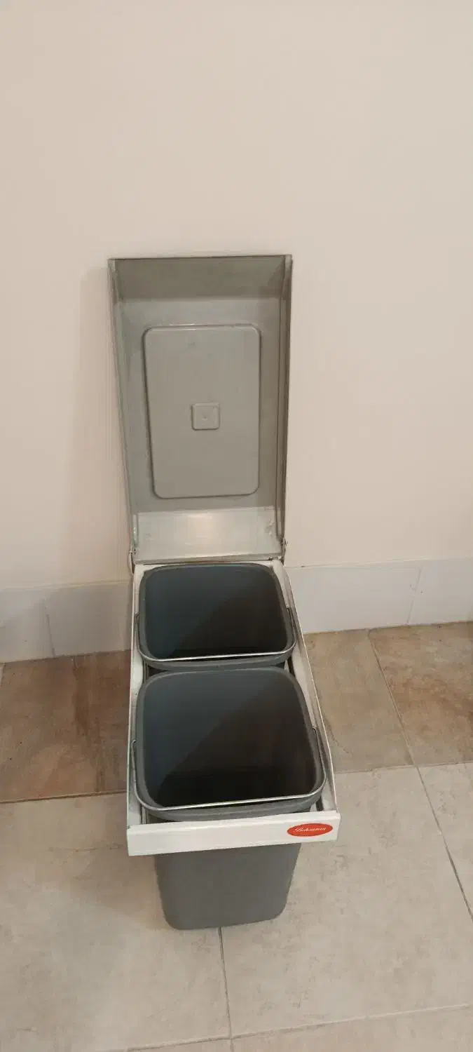 یراق سطل زباله دوقلو|ظروف نگهدارنده، پلاستیکی، یک‌بارمصرف|سمنان, |دیوار