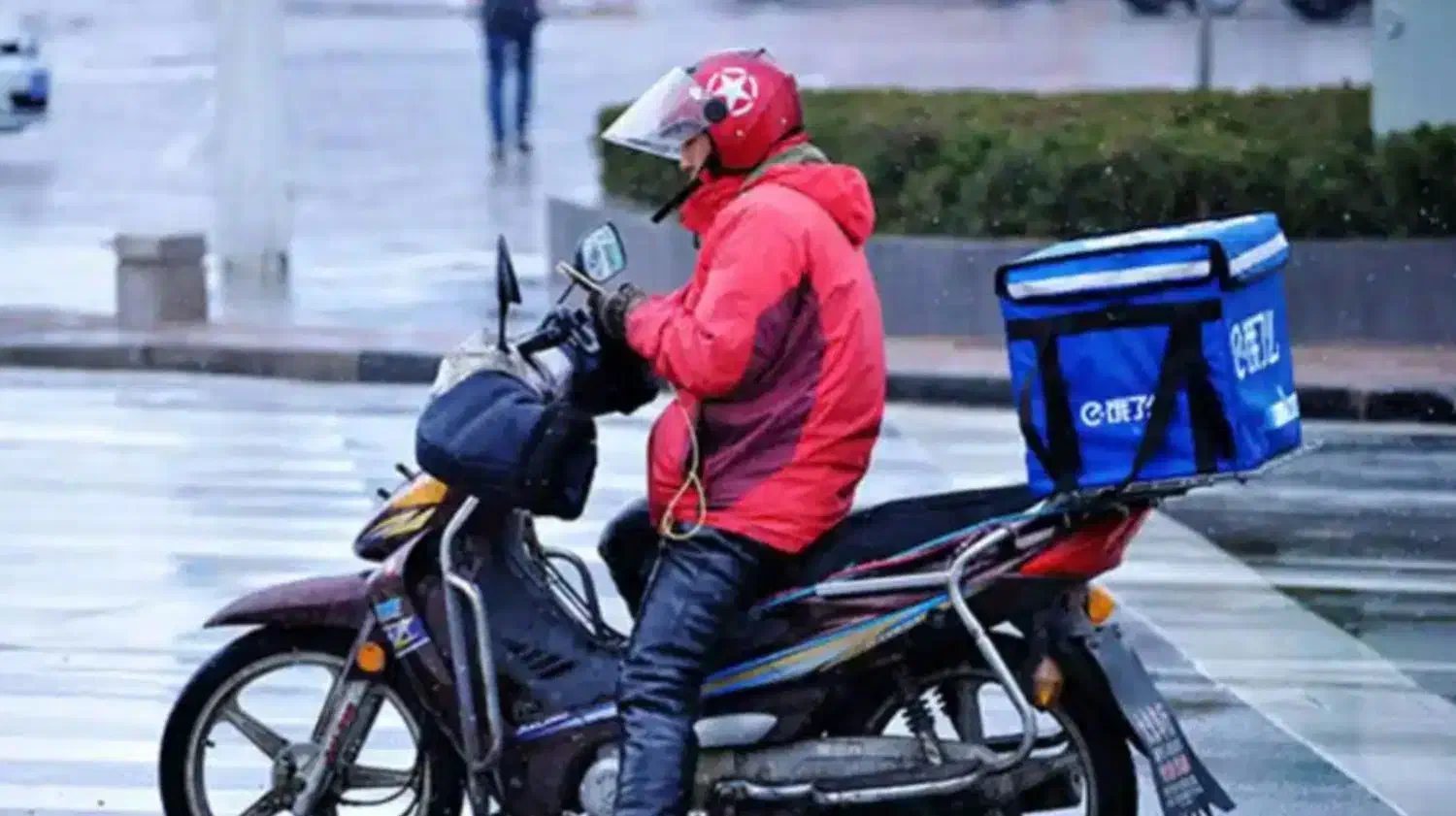 تعدادی پیک موتوری با گواهی نامه 22سال به بالا|استخدام حمل و نقل|گلپایگان, |دیوار