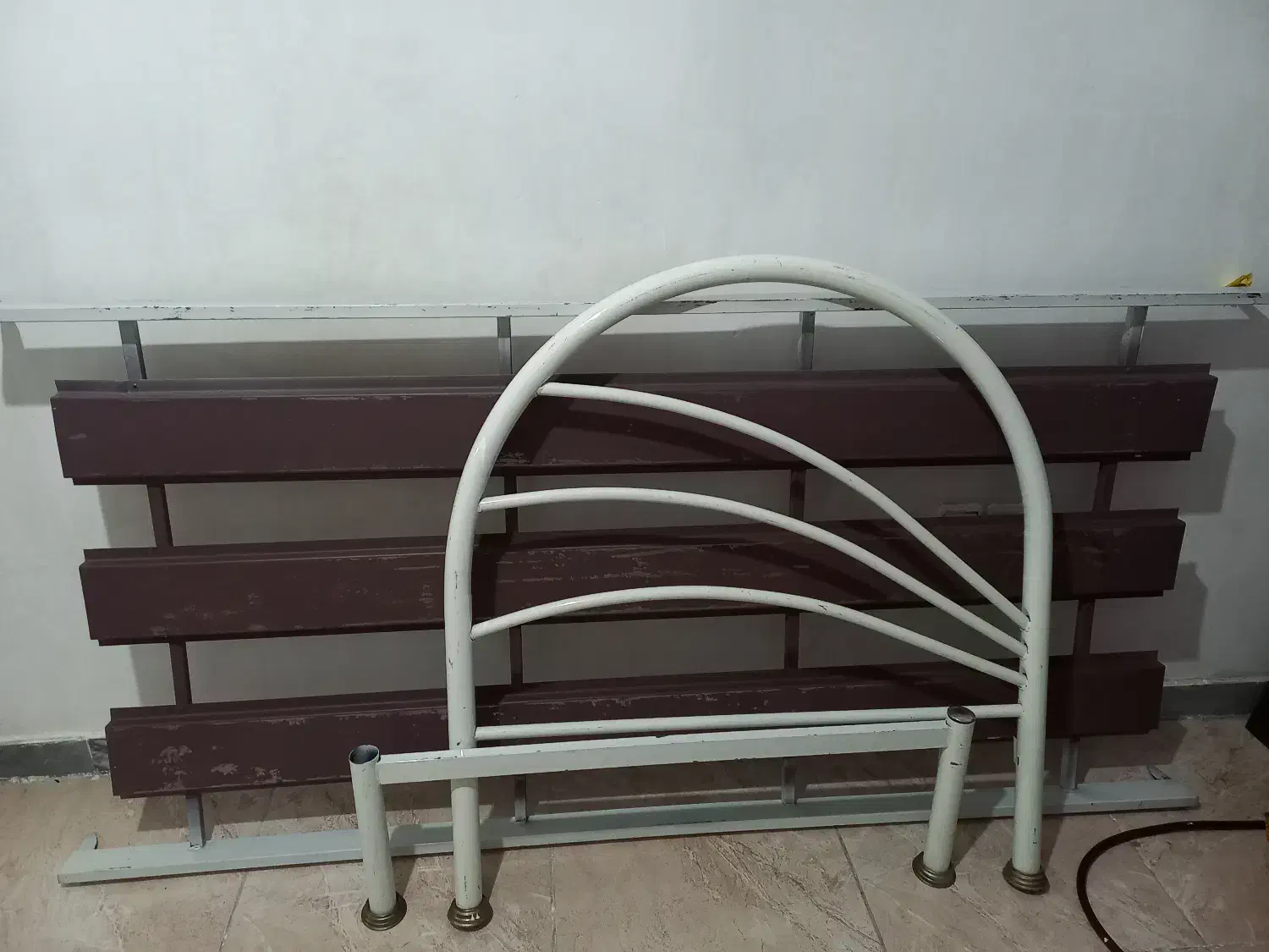 فلزی یک نفره|تخت و سرویس خواب|رشت, خمیران زاهدان|دیوار