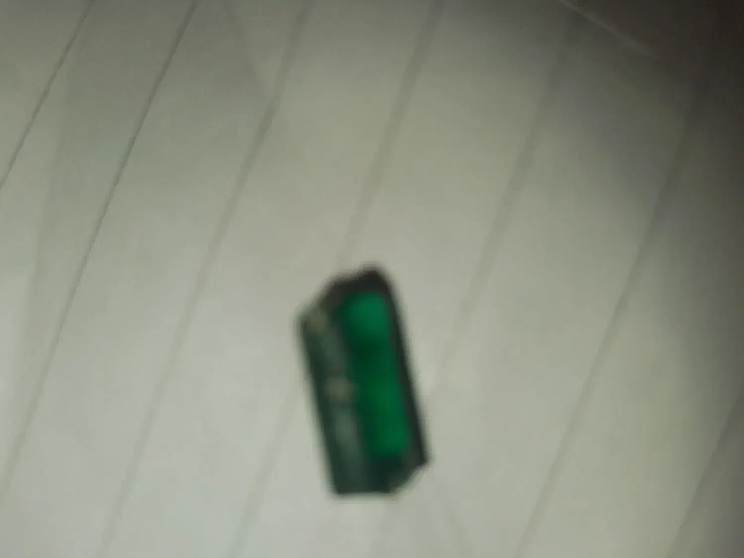 زمرد طبیعی نزدیک نیم گرم|جواهرات|مشگین شهر, |دیوار