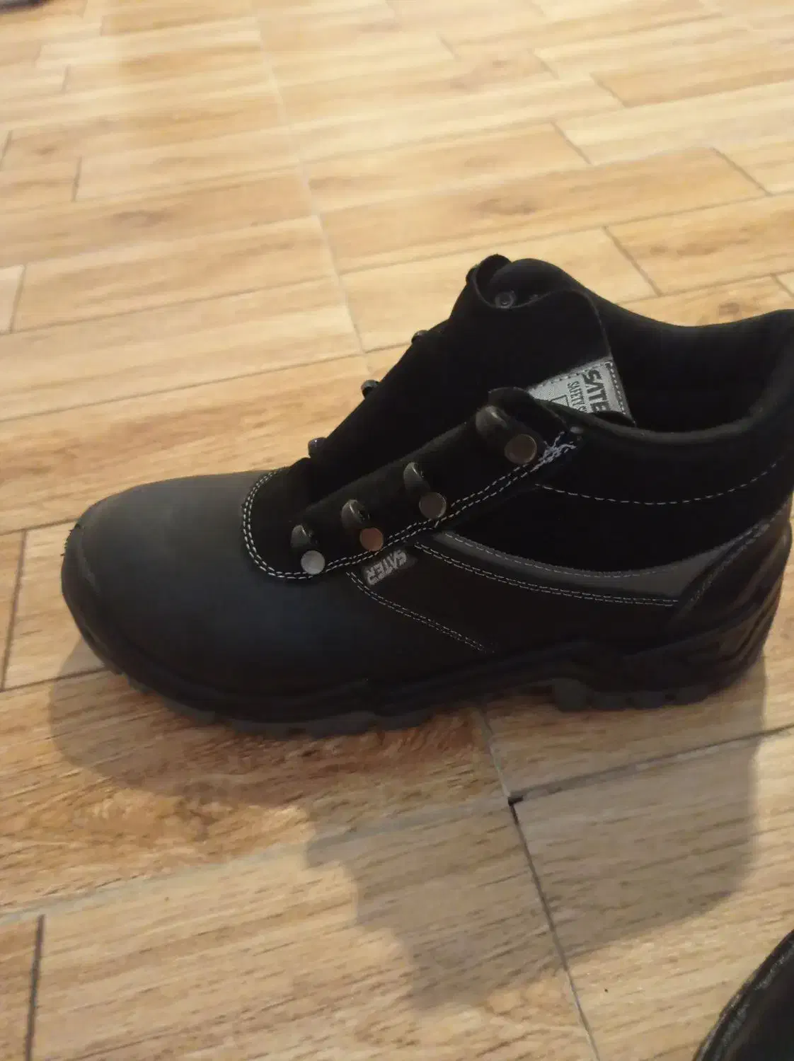 کفش کار|کیف، کفش، کمربند|بندر کنگان, |دیوار