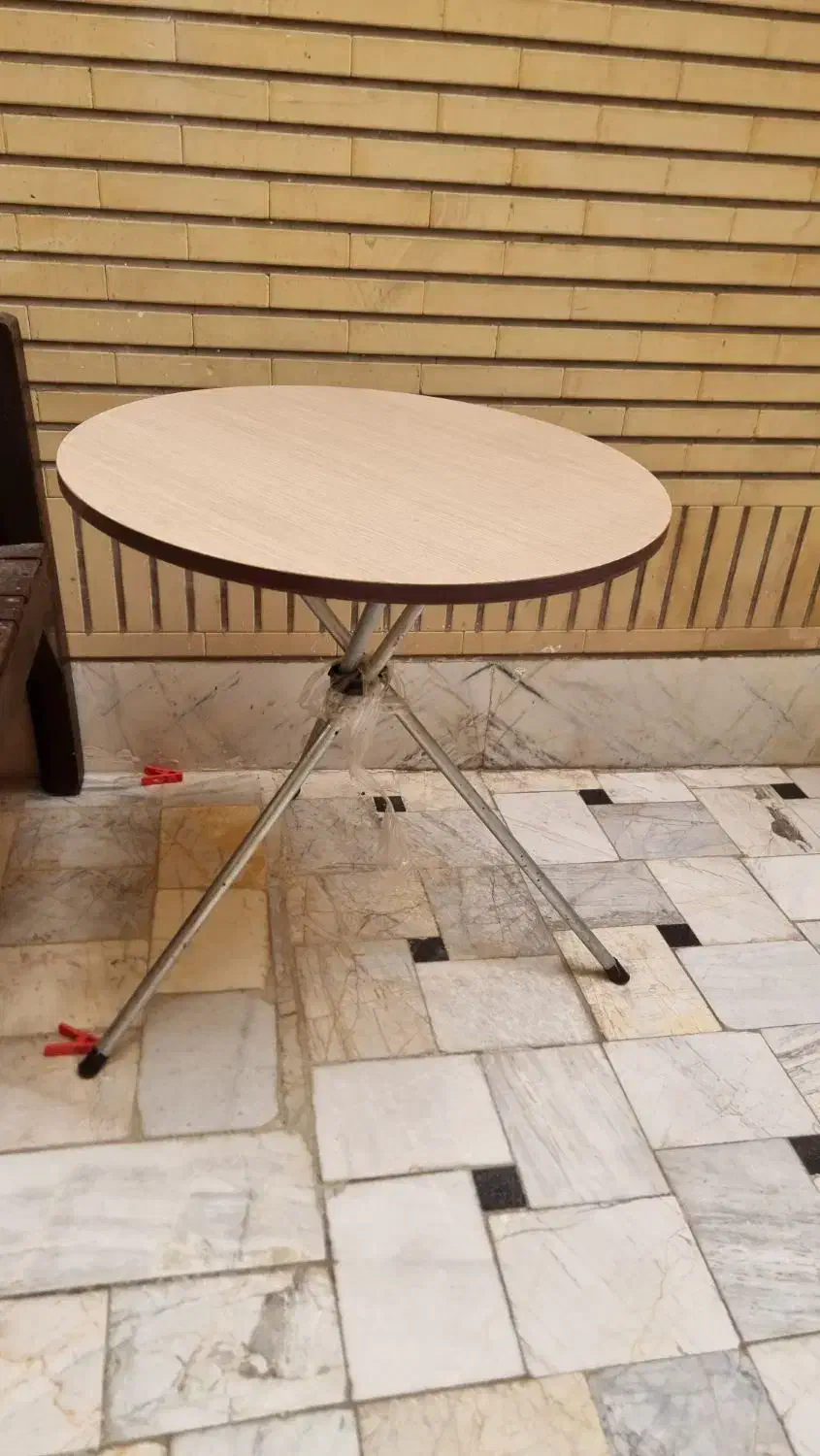 میز گرد|میز تلفن|قم, شاه احمد قاسم|دیوار