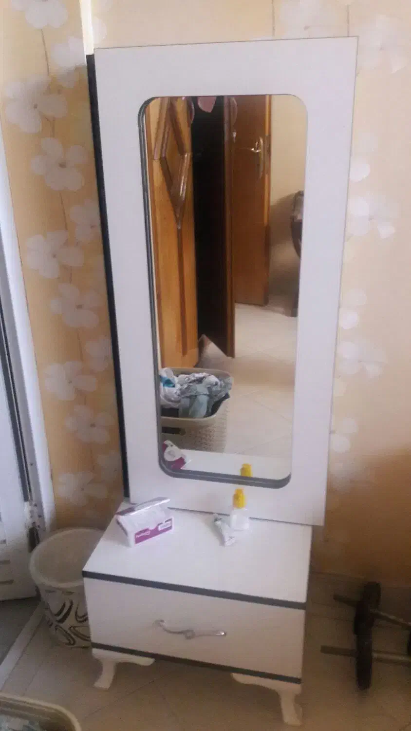 آینه ارایشی|آینه|مشهد, دانشجو|دیوار