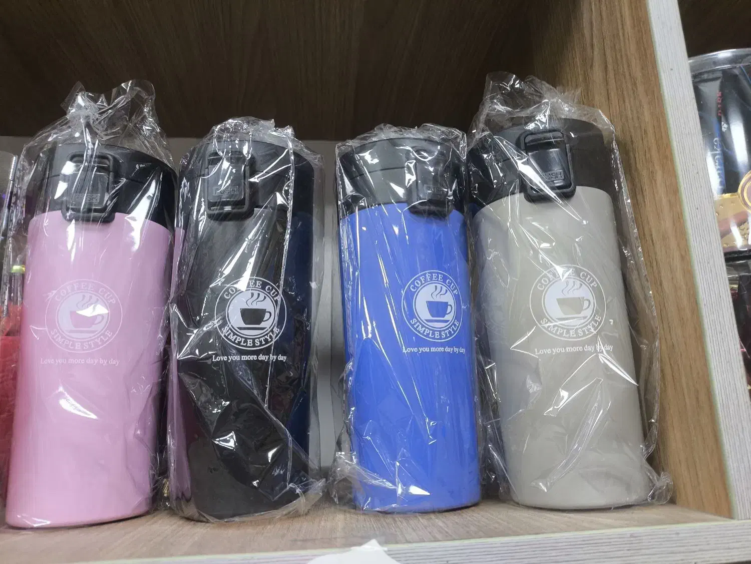 تراول ماگ|ظروف نگهدارنده، پلاستیکی، یک‌بارمصرف|رباط‌کریم, رباط‌کریم|دیوار