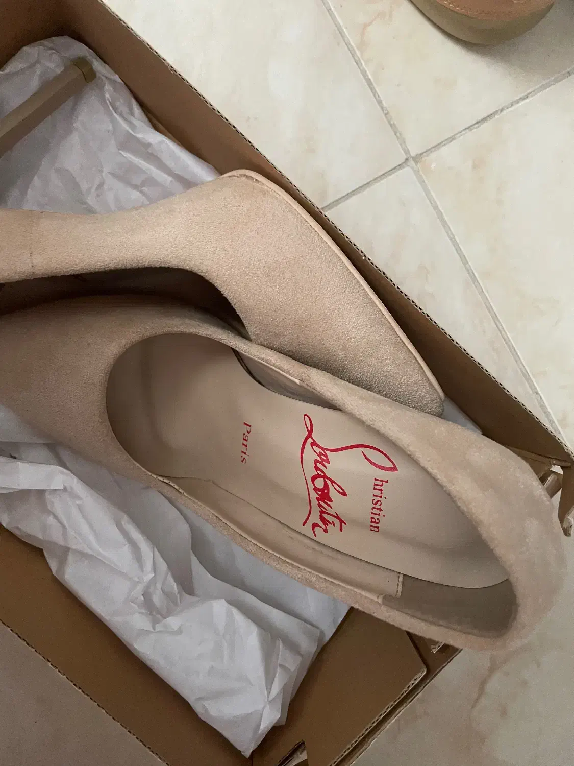 کفش|کیف، کفش، کمربند|مشهد, تربیت (صدف)|دیوار