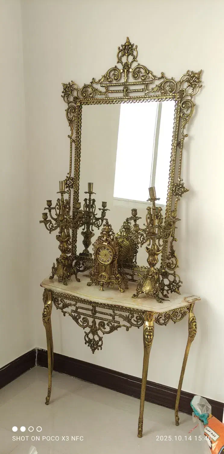 آینه و شمعدان برنز|آینه|قم, باغ کرباسی|دیوار