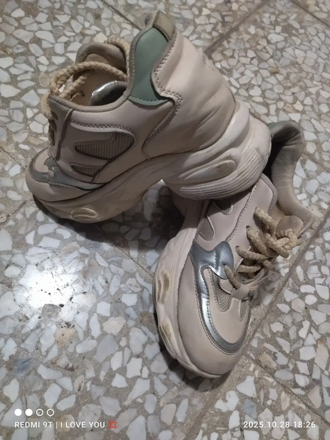 کفش|کیف، کفش، کمربند|قم, زند آباد|دیوار