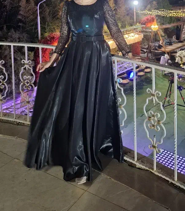 لباس مجلسی|لباس|شیراز, پانصد دستگاه ارتش|دیوار