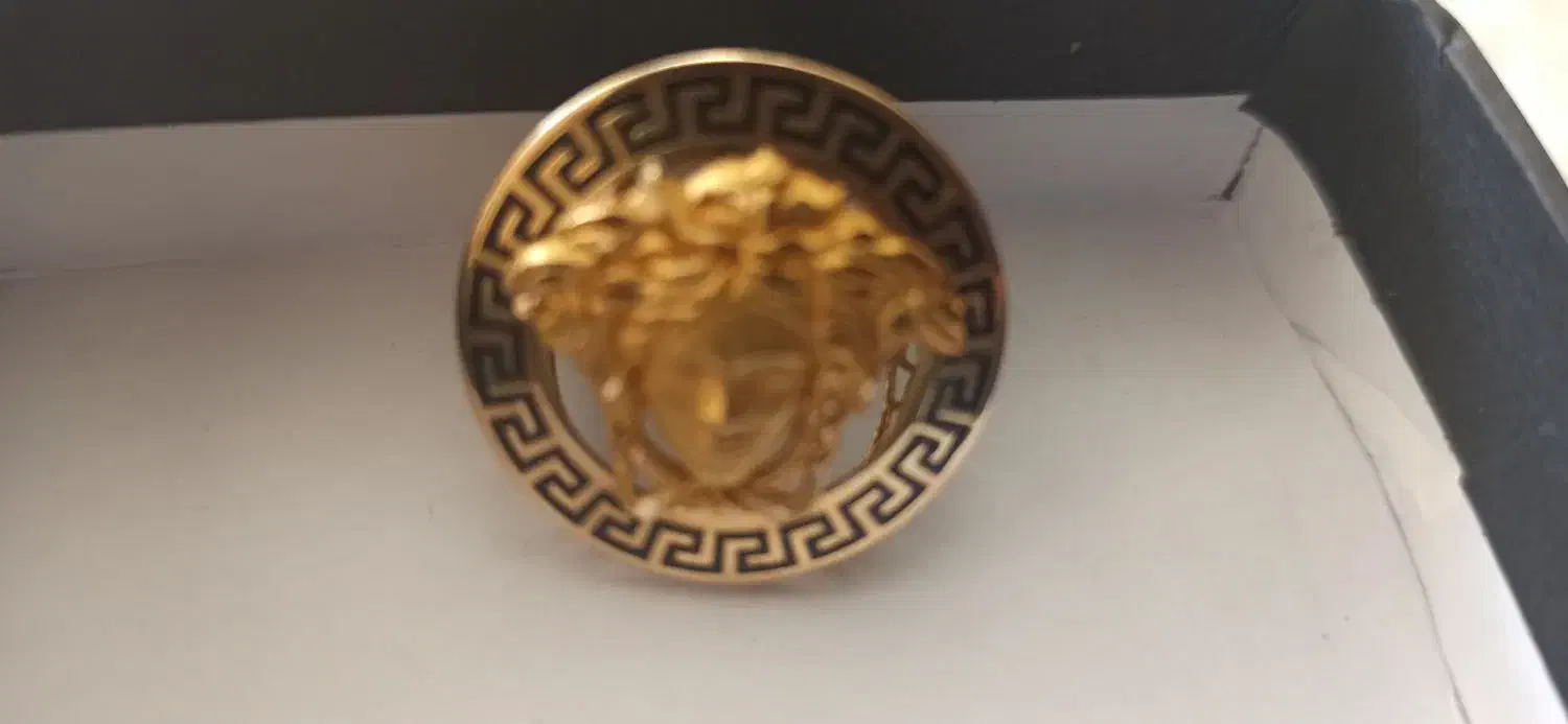 فروش فوری انگشتر ورساچ فقط با 4درصد بالای تابلو|جواهرات|شیراز, شاهچراغ|دیوار