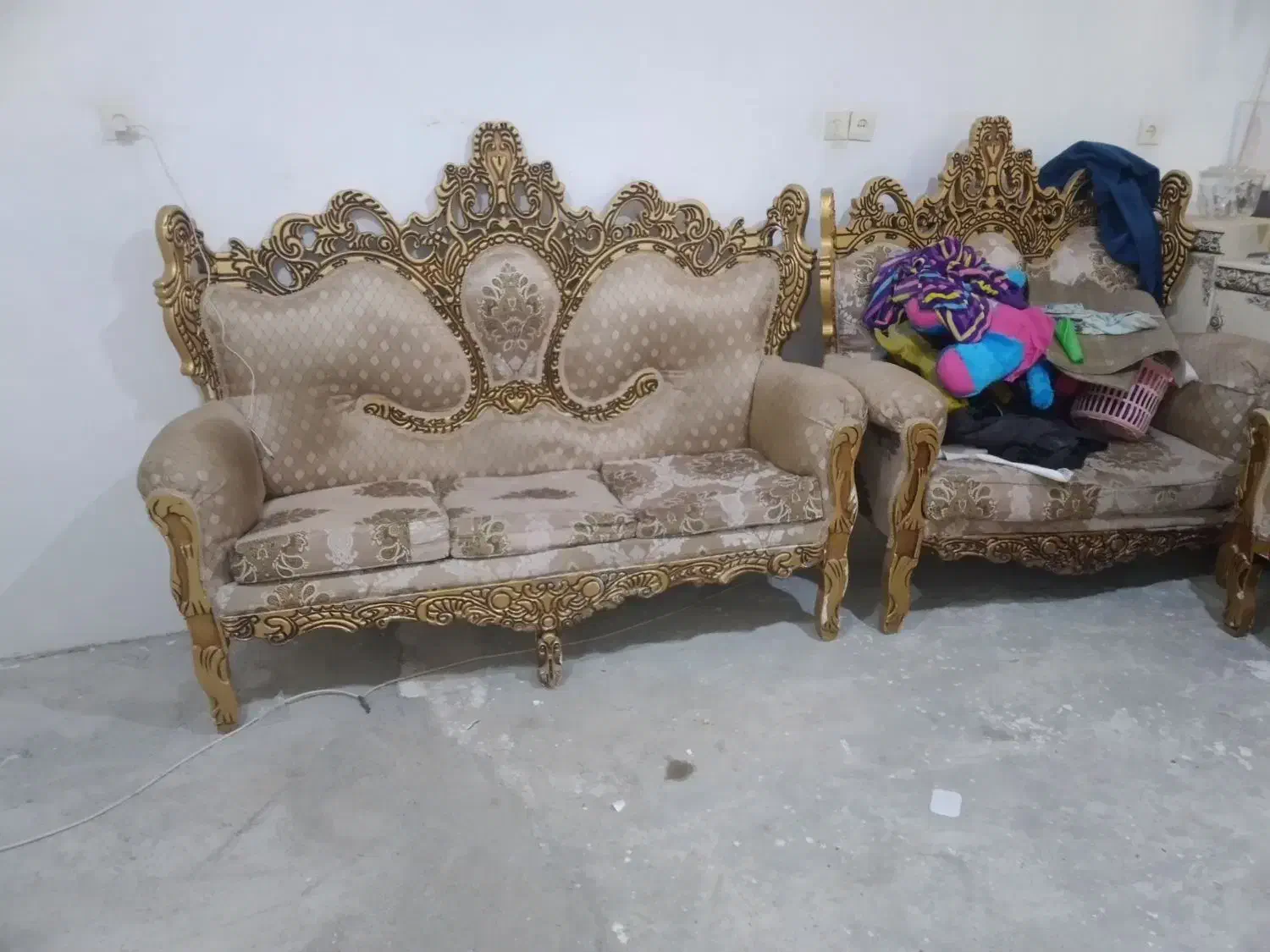 مبل ۷نفره سلطنتی|مبلمان خانگی و میز عسلی|کرج, شهرک سهرابیه|دیوار