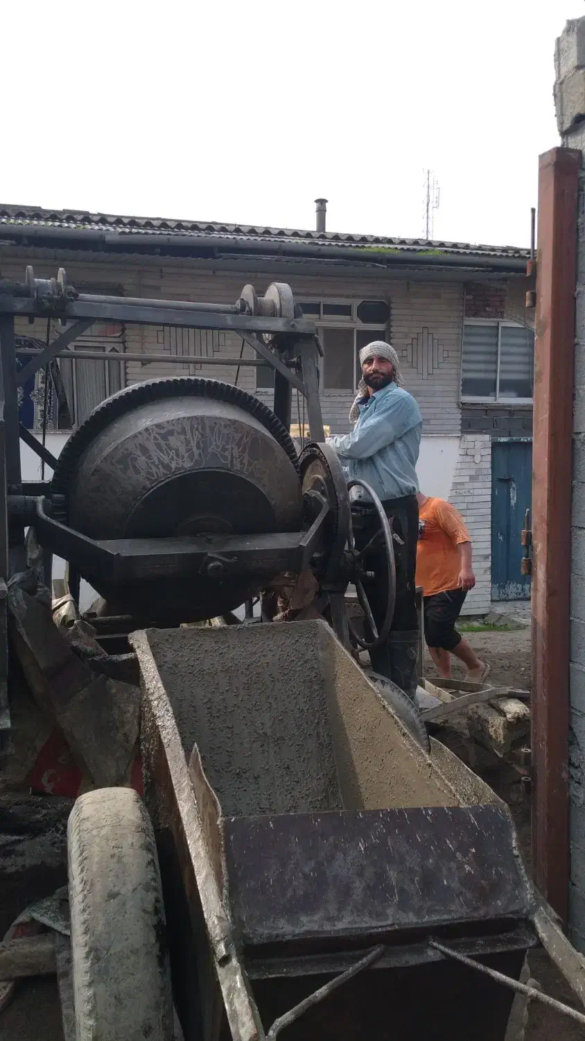 بتن ریزی با دستگاه خلاطه با بهترین کیفیت|خدمات پیشه و مهارت|هادی شهر, |دیوار