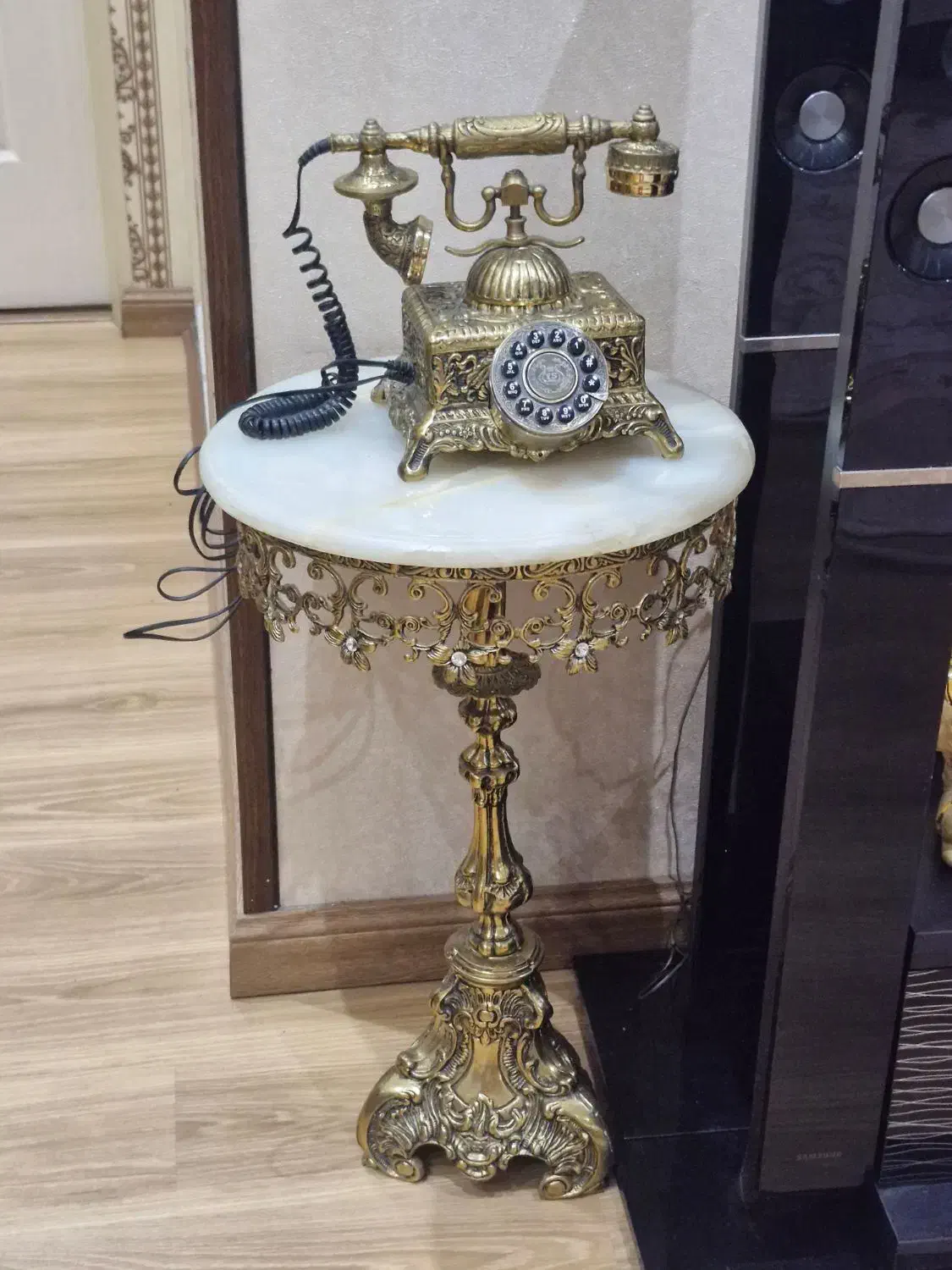 میز خاطره|میز تلفن|تهران, بهارستان|دیوار