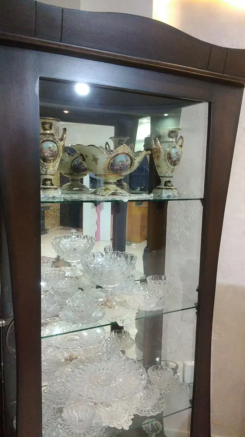 بوفه (ویترین)|بوفه، ویترین، کنسول|شاهین‌شهر, اقبال لاهوری|دیوار