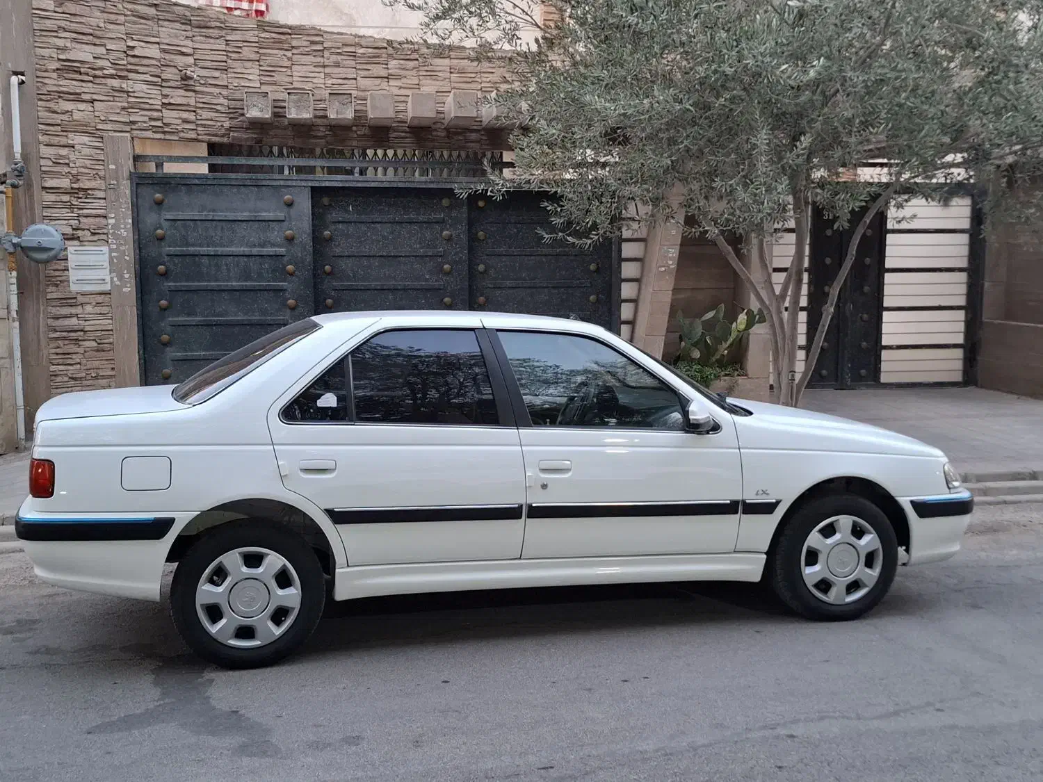 پژو پارس|خودرو سواری و وانت|شاهین‌شهر, خانه کارگر|دیوار