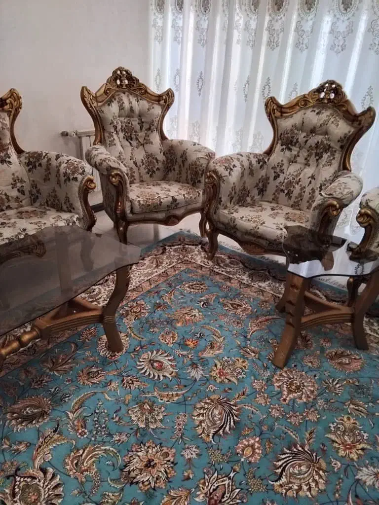 مبل کلاسیک ۹ نفره کار کرده تمیز و بدون پارگی|مبلمان خانگی و میز عسلی|هشتگرد, شهرک گلها|دیوار