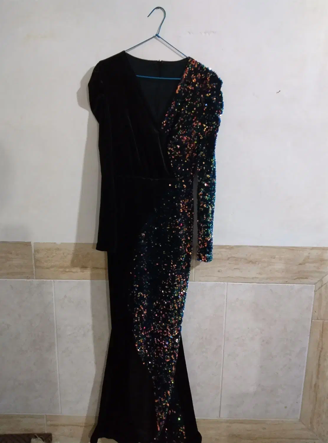 لباس مجلسی|لباس|تربت‌حیدریه, باغ سلطانی|دیوار