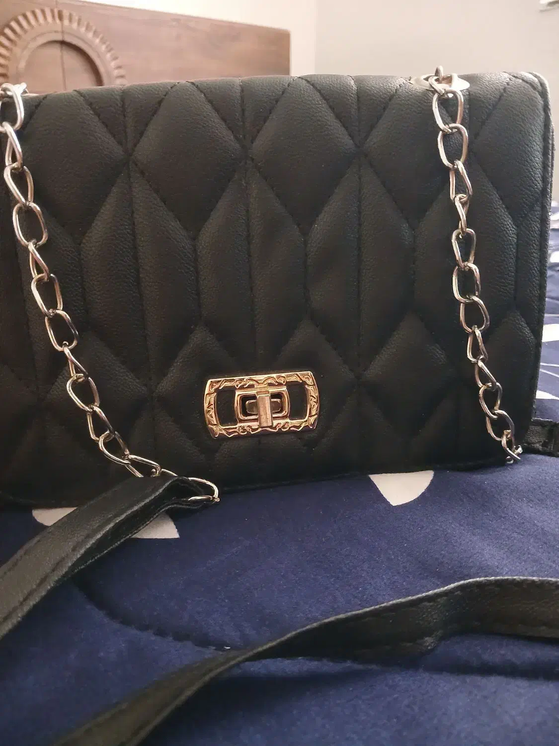 کیف|کیف، کفش، کمربند|زنجان, |دیوار