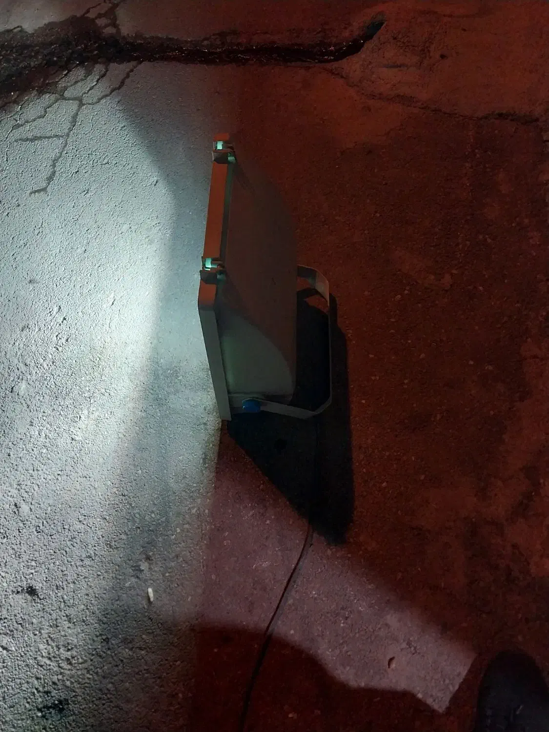 پروژکتور ۴۰۰ وات بزرگ|تلویزیون و پروژکتور|اقبالیه, |دیوار