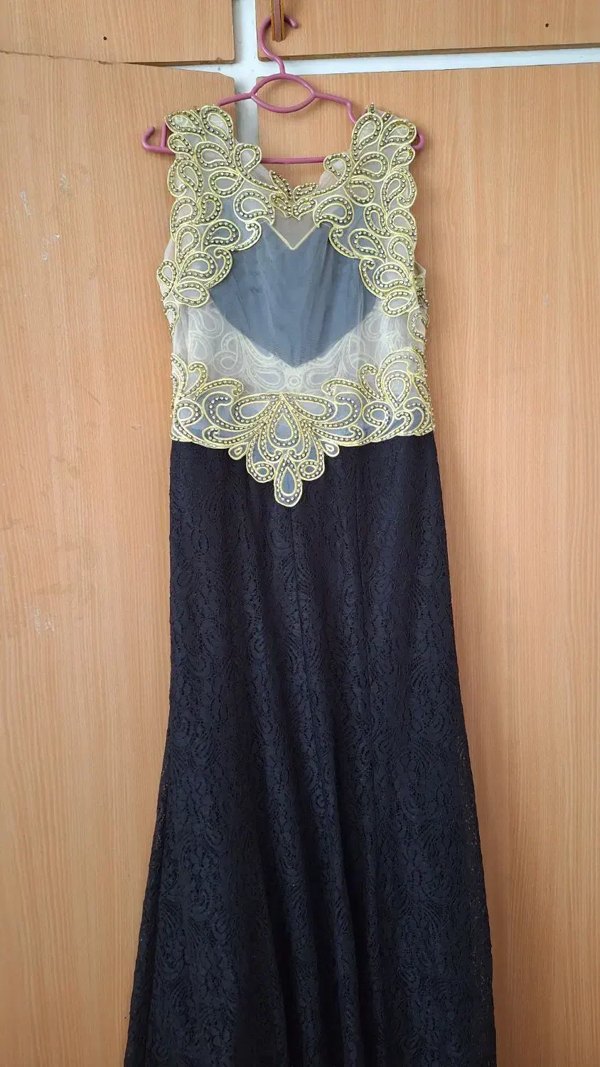 لباس مجلسی|لباس|رباطکریم, رباطکریم|دیوار