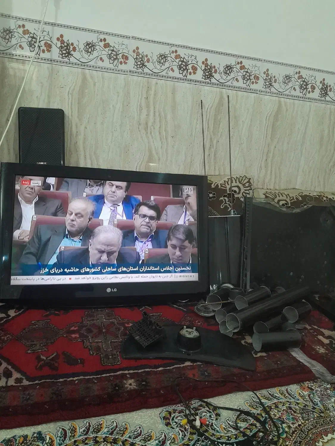 تلویزیون ۳۲اینچ سالم فروشی|تلویزیون و پروژکتور|صائین قلعه, |دیوار