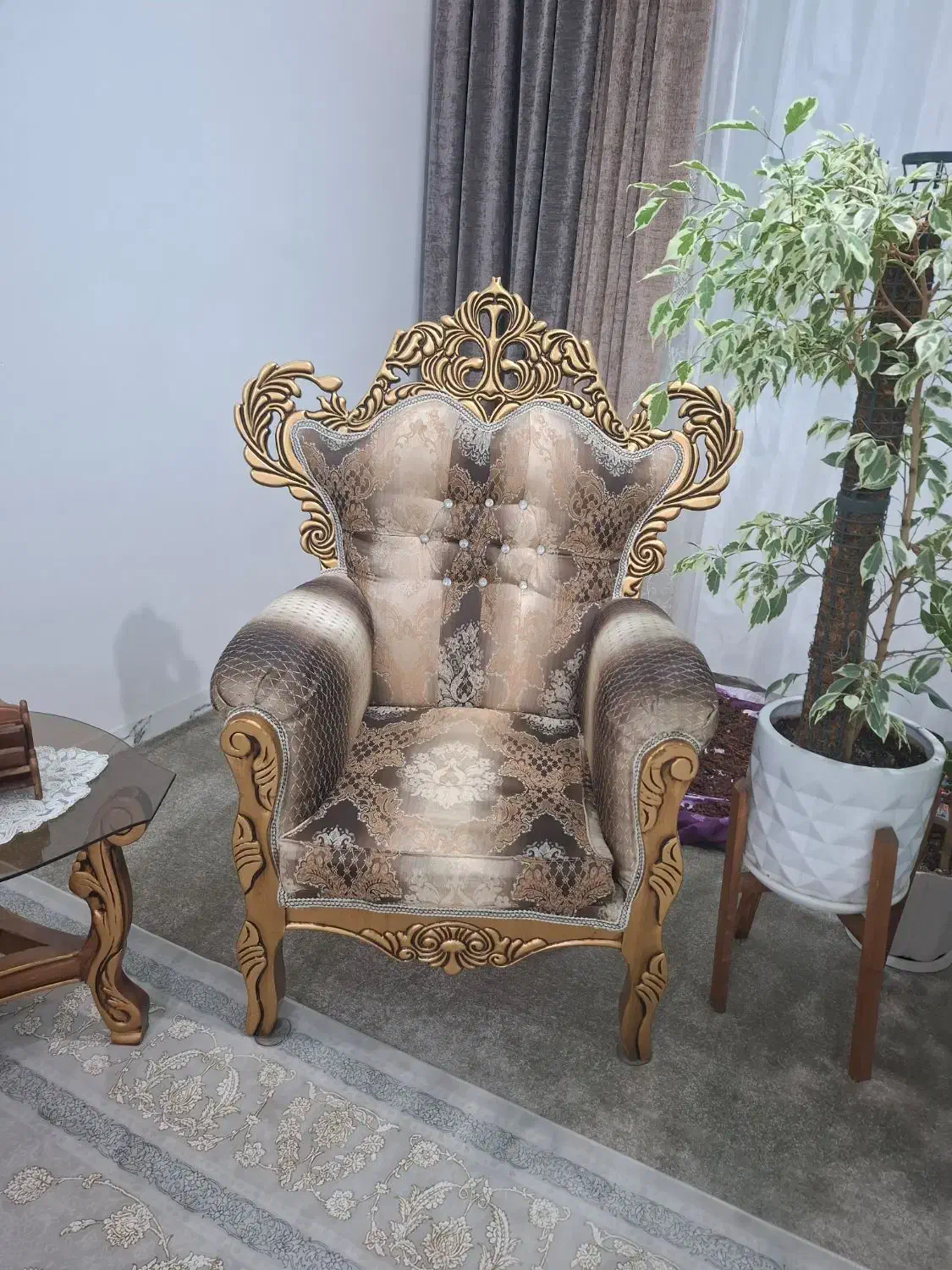 مبل سلطنتی ۷ نفره کاملا سالم|مبلمان خانگی و میز عسلی|مشگین شهر, |دیوار