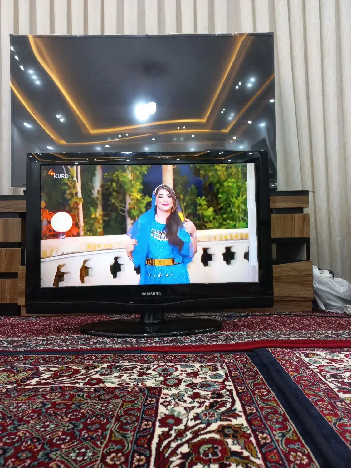 ال سی دی ۳۲ اینچ سامسونگ|تلویزیون و پروژکتور|سنندج, |دیوار