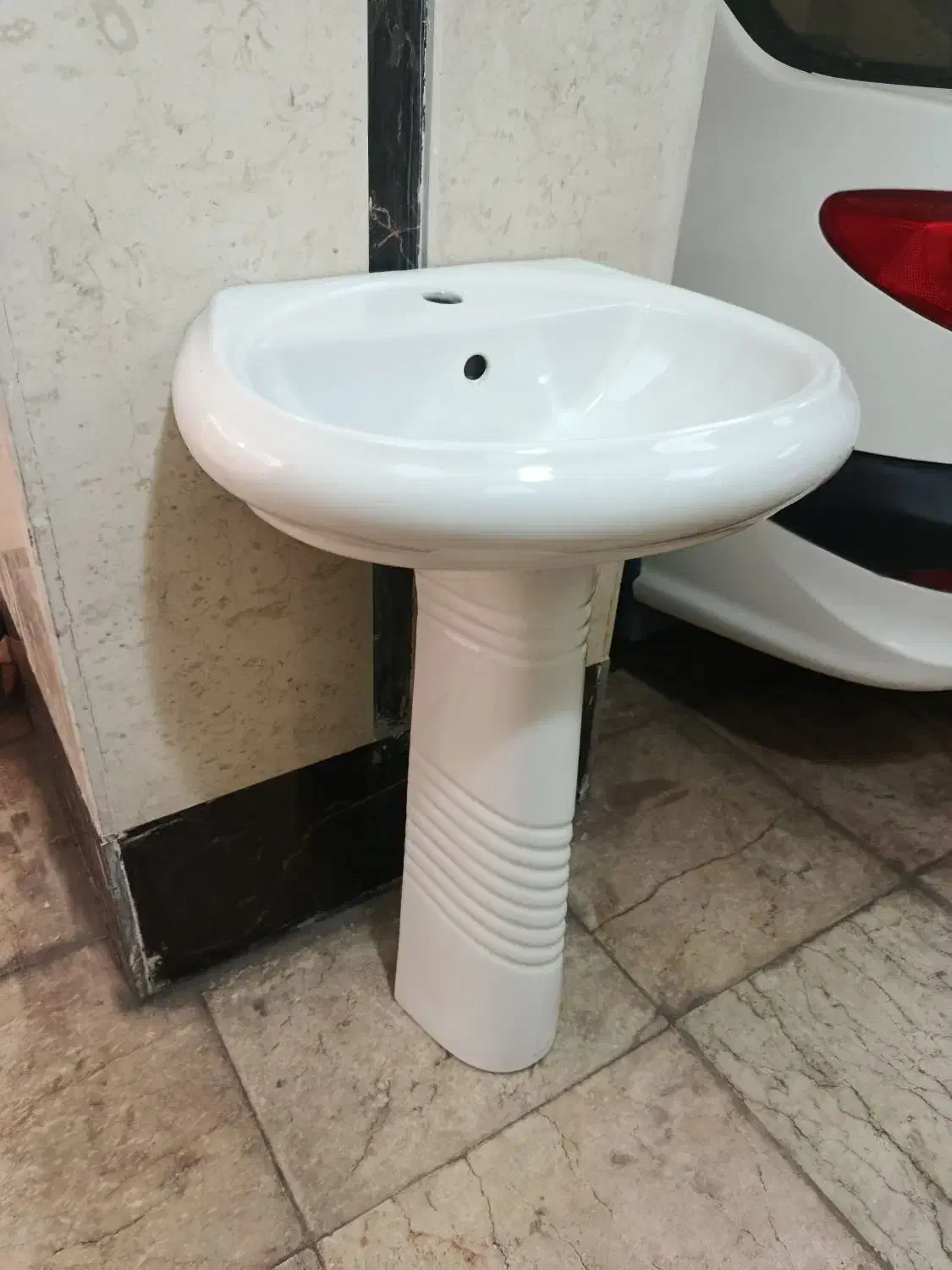 روشویی سرامیکی سالم سالم بسیار تمیز و نو|لوازم سرویس بهداشتی|کرج, فاز ۴ مهرشهر|دیوار