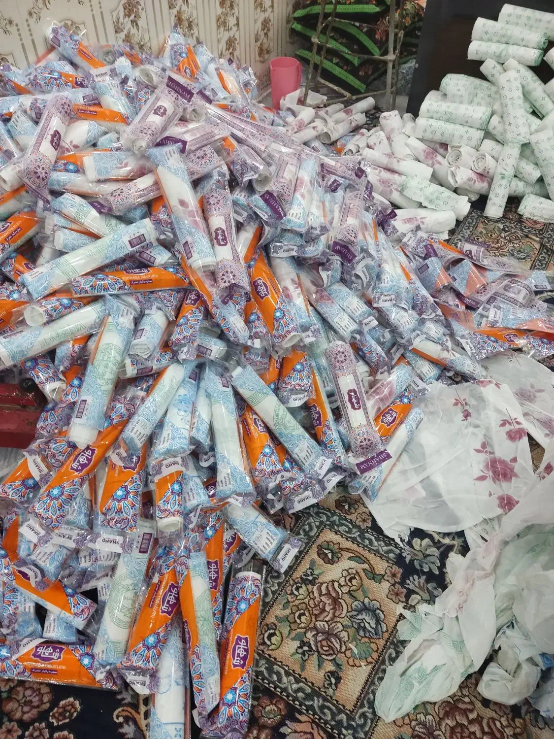 سفره و کیسه زباله و دستمال کاغذی|ظروف نگهدارنده، پلاستیکی، یک‌بارمصرف|امیدیه, |دیوار