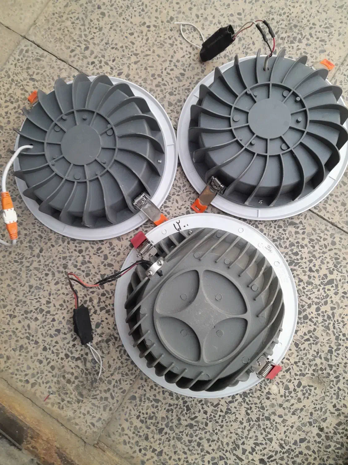 چراغ سقفی تو کار ۵۰ وات|لامپ و چراغ|اندیشه, شهرک صدف|دیوار