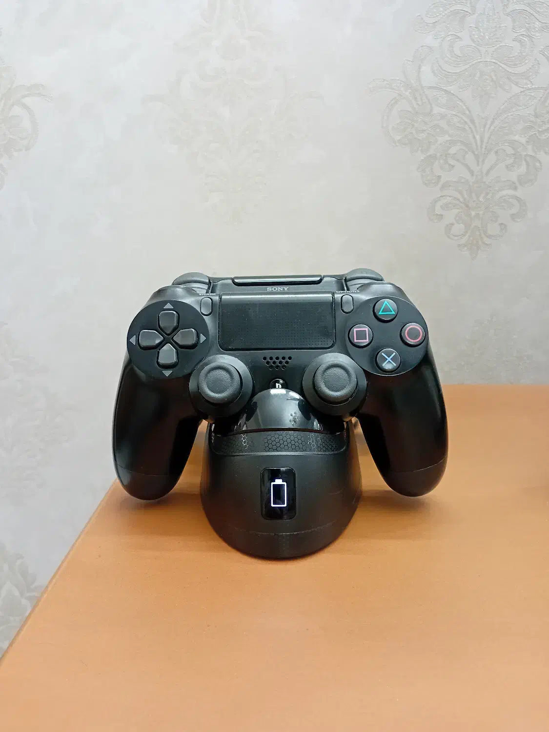 کنسول PS4 دو دسته در حد نو|کنسول، بازی ویدئویی و آنلاین|محمدشهر, همایون ویلا|دیوار