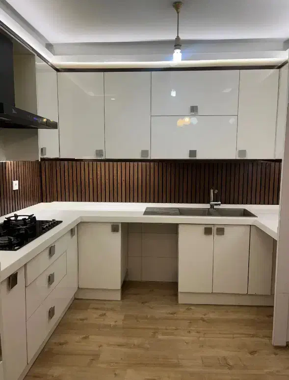 ۶۰ متر/فول امکانات/رو به آفتاب/تراس کاربردی