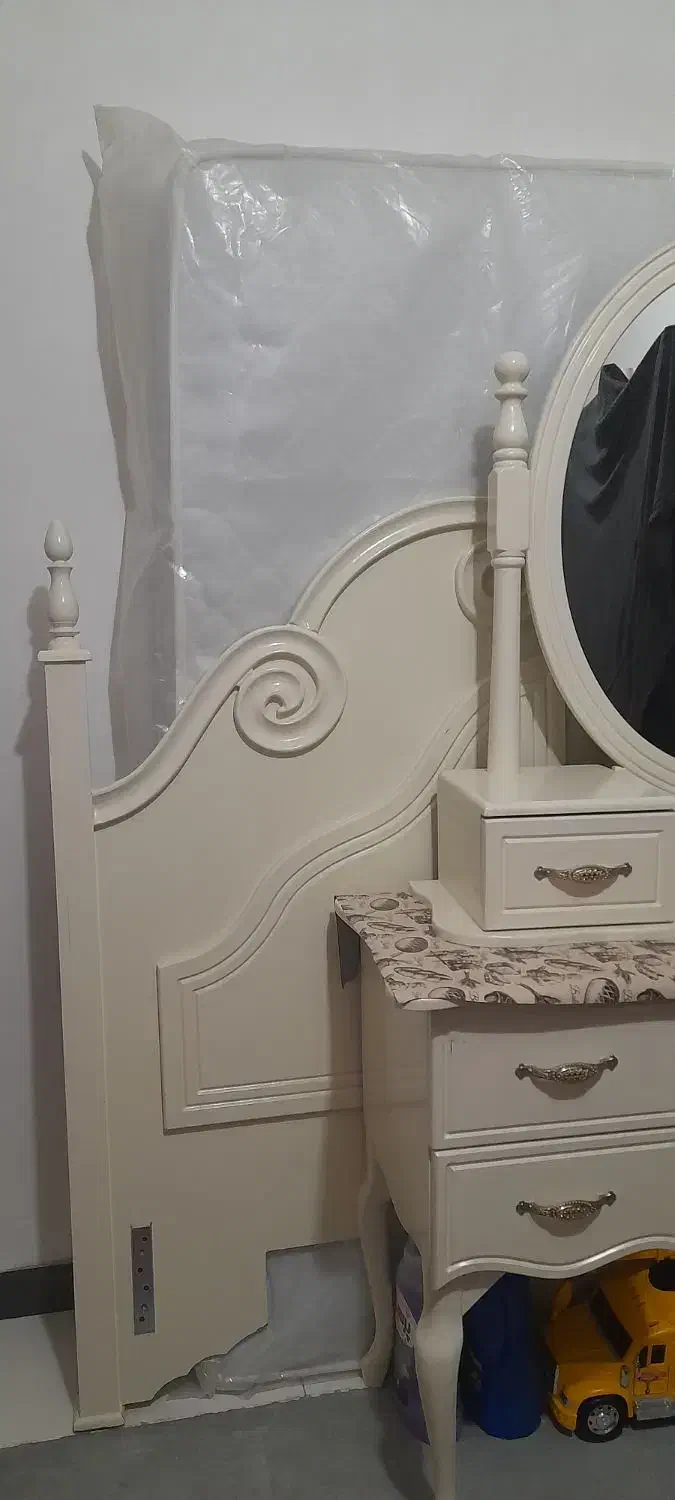 ست تخت وآینه میزآرایشی|تخت و سرویس خواب|پارس‌آباد, |دیوار