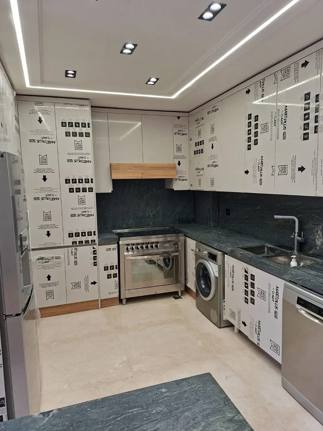 طراحی ساخت و انواع کابینت کمد دیواری و...|خدمات پیشه و مهارت|کرج, مجتمع صنفی صنعتی|دیوار